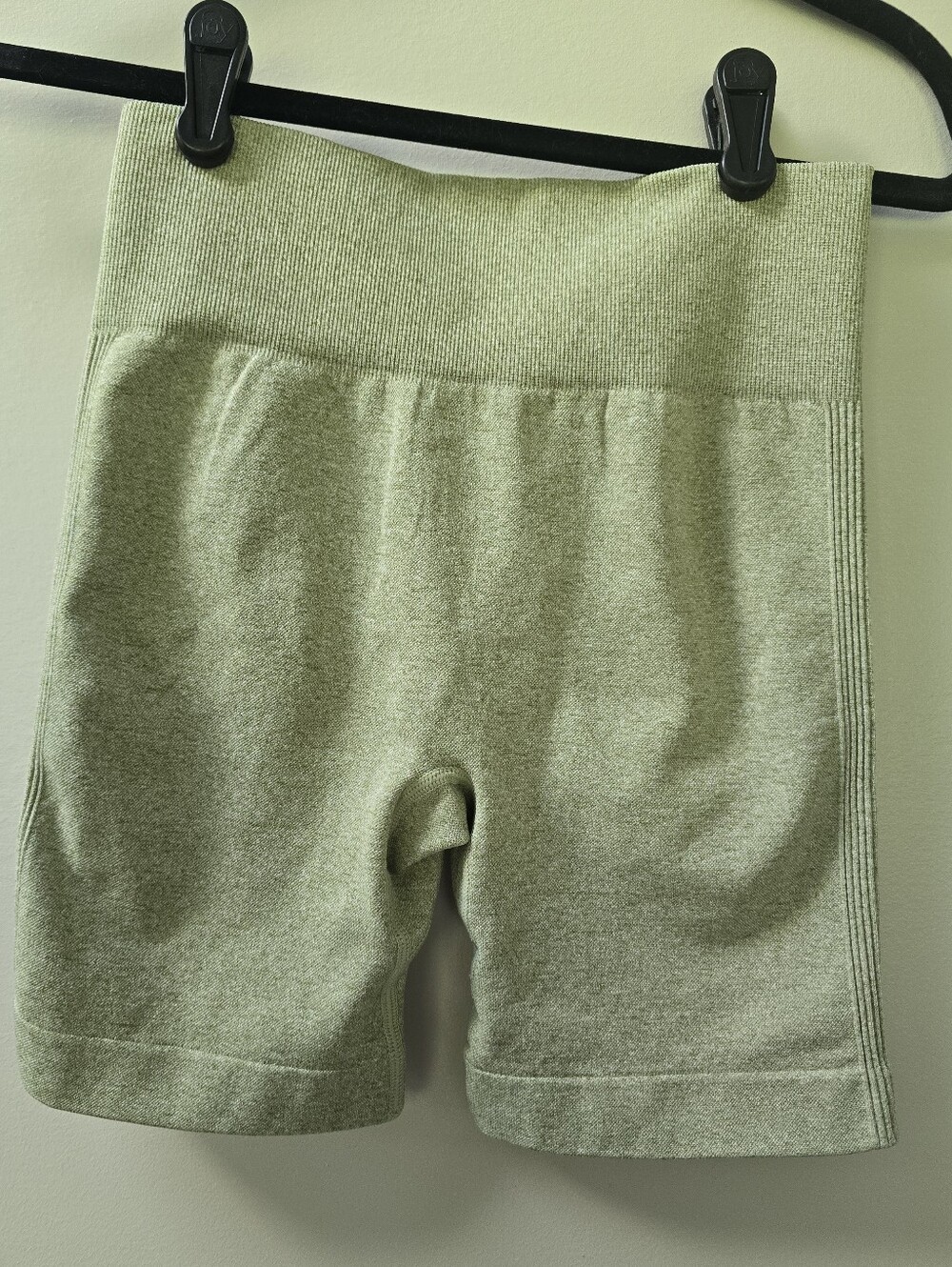 Seamless High-Waist Women’s Compression Shorts in Light Sage